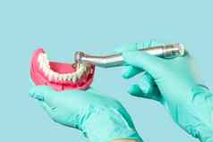 牙科仪器牙齿牙科护理蓝色的背景