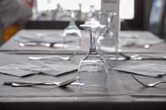 玻璃叉勺子餐巾餐厅表格覆盖桌布