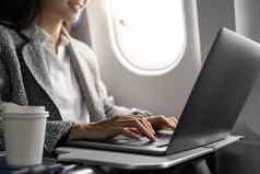 关闭手业务亚洲女人移动PC飞行飞机窗口