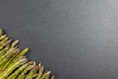 绿色芦笋芦笋黑色的板岩石头背景视图烹饪横幅的地方文本大格式印刷