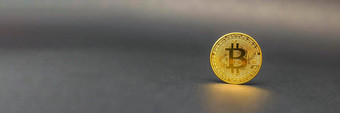 比特币象征黄金颜色黑色的背景概念加密货币未来经济