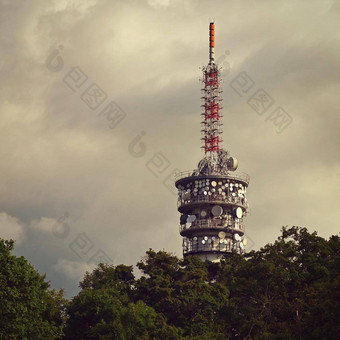 大发射机卫星菜天线互联网无线网络移动GSM信号概念技术行业布尔诺哈迪
