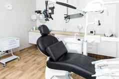 现代牙科内阁白色颜色价格不同牙科设备椅子灯钻机器概念牙科治疗