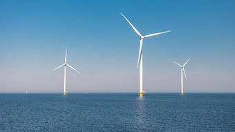 风车公园海洋无人机空中视图风车涡轮机生成绿色能源电风车孤立的海荷兰