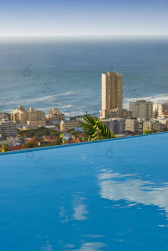 风景优美的视图∞游泳池俯瞰海点角小镇南非洲海洋背景奢侈品户外桌子上屋顶功能公寓首页酒店城市景观天际线城市