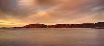 景观环礁湖山日落云平静宁静极地北极湖挪威风景优美的视图贫瘠的山远程区域旅行在国外海外假期假期