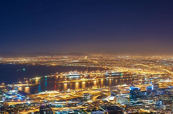 Copyspace黑暗晚上天空城市景观海洋视图角小镇南非洲风景优美的全景景观灯照明大都会天际线城市中心晚上