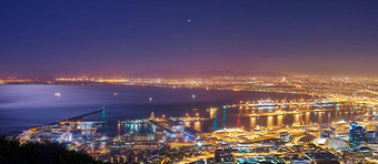 风景优美的景观视图角小镇城市港口基斯晚上日落信号山南非洲电电灯燃烧晚上清晰的蓝色的天空复制空间