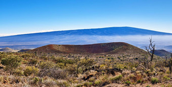 景观干土地蓝色的天空复制空间休眠火山开放不文明的位置自然风景浓密的植被山峰会火山土地大岛夏威夷
