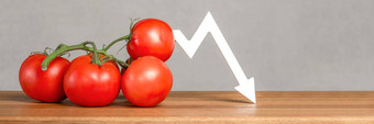 <strong>价格</strong>西红柿蔬菜坏蔬菜收获新鲜的红色的成熟的西红柿树枝<strong>表格</strong>图图表点