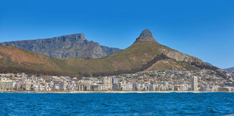 全景海景清晰的蓝色的天空复制空间现代酒店公寓建筑背景海点视图狮子头表格山国家公园角小镇南非洲