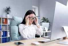 伤心累了业务女人抑郁症失望工作结果亚洲女人工作办公室