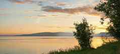 Copyspace风景优美的景观湖河山北极地北极圆挪威日落树平静海远程区域云旅行自然假期