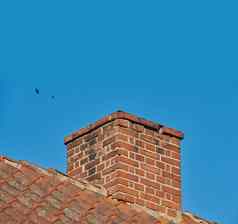 复制空间烟囱屋顶建筑清晰的蓝色的天空背景外设计坠落构造屋顶通风空气烟壁炉烤箱