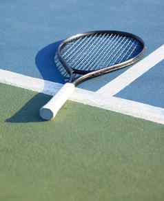 今天拍摄网球球拍法院一天