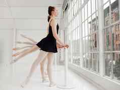 支付方面格蕾丝美德集团芭蕾舞舞者练习例程