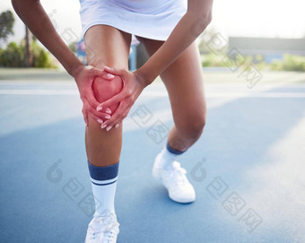 受伤部分生活面目全非,女人痛苦受伤玩网球