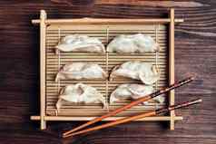 前视图竹子托盘饺子筷子
