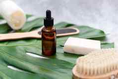 自然化妆品洗澡背景棕榈叶身体保湿肥皂血清石油丝瓜丝瓜排水刷
