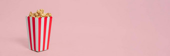 电影爆米花条纹桶孤立的粉红色的柔和的背景Copyspace模板博客网络横幅