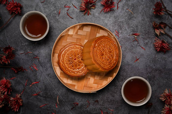 传统的月饼茶石头背景中国人中期秋天节日庆祝活动