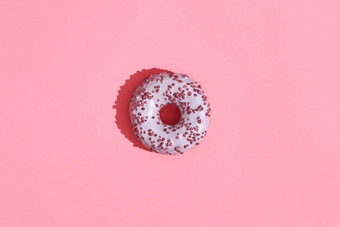 食物设计关闭高质量图像粉红色的上釉甜甜圈珊瑚粉红色的背景