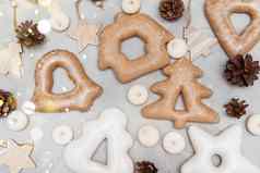 横幅圣诞节一年姜饼星星房子圣诞节树玩具灰色的混凝土背景
