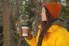 女孩饮料热茶咖啡冬天森林纸杯