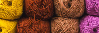 彩色的棉衣,羊毛商店架子上羊毛棉衣,针织颜色彩虹棕色（的）黄色的红色的紫色的网络横幅