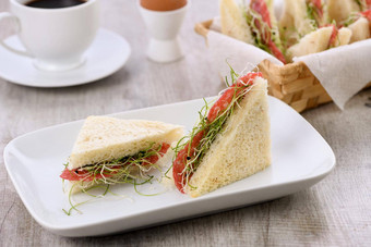 在豆芽sandwich-healthy食物