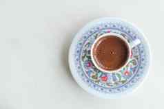 杯土耳其咖啡白色背景
