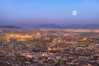 复制空间晚上视图城市建筑电灯基础设施月亮山背景旅行目的地角小镇南非洲市中心中心城市体系结构