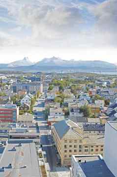 视图城市城市街道受欢迎的海外旅行目的地bodo挪威忙市中心中心城市基础设施建筑体系结构风景优美的山背景