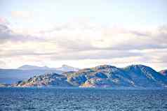 风景优美的视图海山岩石巨石挪威潮汐海洋水波蓝色的天空云复制空间旅行旅游海外在国外远程和平目的地