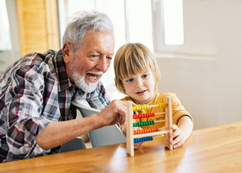 孙子家庭孩子祖父母祖父算盘<strong>数学</strong>教育玩具男孩有趣的高级金融木学习<strong>数学</strong>数计算器工具学校