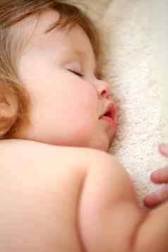 睡眠无辜的裁剪特写镜头图像和平睡觉婴儿女孩