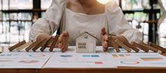 真正的房地产房子保险Domino链挑战风险保护