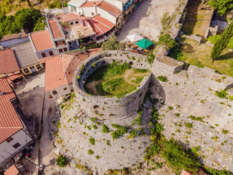城市阳光明媚的视图废墟城堡斯塔里酒吧小镇酒吧城市黑山共和国无人机视图