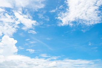 美丽的蓝色的天空白色云摘要背景Cloudscape背景蓝色的天空毛茸茸的白色云阳光明媚的一天自然天气美丽的蓝色的天空快乐一天背景夏天天空