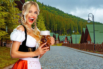 啤酒节女孩女服务员啤酒穿传统的巴伐利亚德国迪恩德尔服务大杯子喝户外十月啤酒节聚会，派对