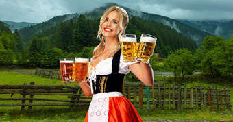 啤酒节<strong>女孩</strong>女<strong>服务</strong>员啤酒女人穿传统的巴伐利亚德国迪恩德尔十月啤酒节<strong>服务</strong>大杯子喝山背景