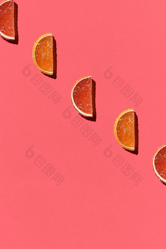 模式使色彩斑斓的蜜饯水果橙色柠檬珊瑚背景平躺最小的概念