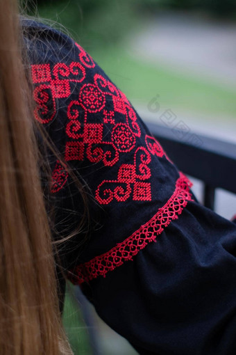 关闭国家传统的乌克兰衣服细节女人绣花衣服认不出来人