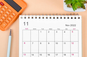 11月桌子上<strong>日历</strong>计算器美丽的背景