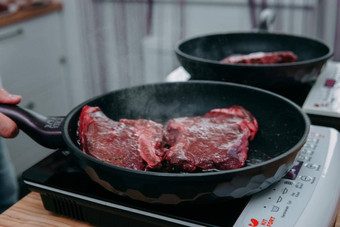 生牛肉肉烹饪牛排生牛肉切片烹饪肉烹饪牛排烹饪类