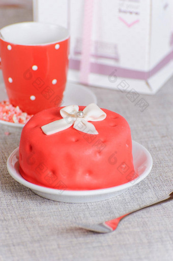 小红色的蛋糕