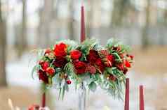 冬天婚礼装饰红色的玫瑰