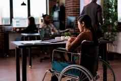 瘫痪女人障碍远程电话会议