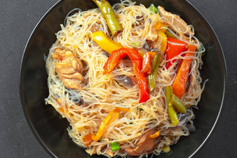 中国人面条蔬菜黑色的板亚洲大米水晶面条玻璃面条蔬菜经典亚洲菜