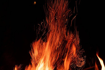 篝火火焰孤立的黑色的背景